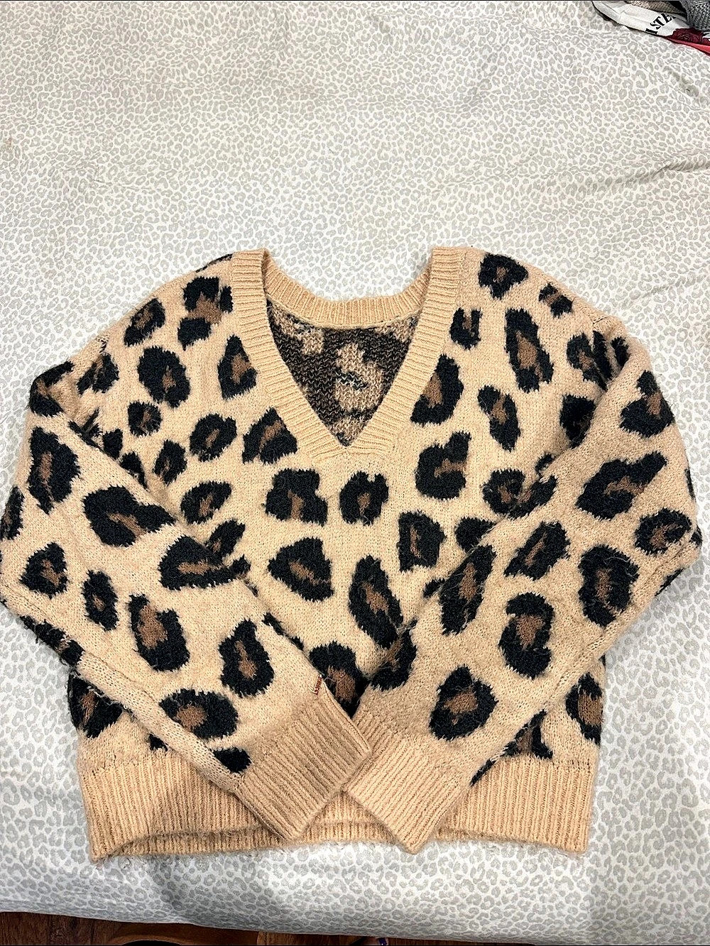 Victoria's Secret PINK Leopard V-Neck Sweater Size Medium